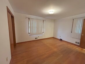 1365 Sioux Rd in North Brunswick, NJ - Building Photo - Building Photo