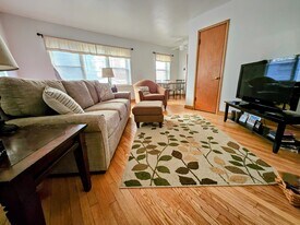4012 N Farwell Ave, Unit 12 in Shorewood, WI - Building Photo