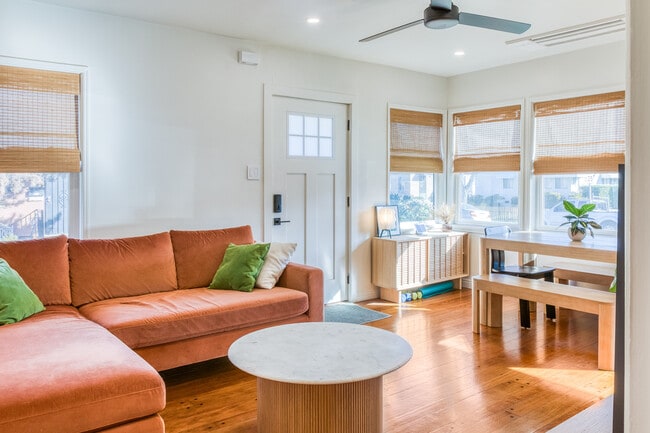 2331 Belmont Ave in Long Beach, CA - Building Photo - Building Photo