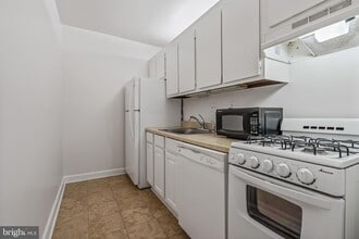 4515 Willard Ave in Chevy Chase, MD - Building Photo - Building Photo