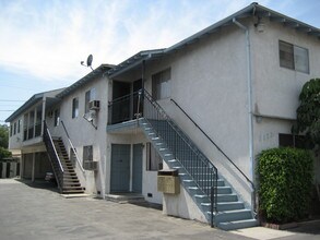 8819-8823 Lankershim Blvd in Sun Valley, CA - Building Photo - Building Photo