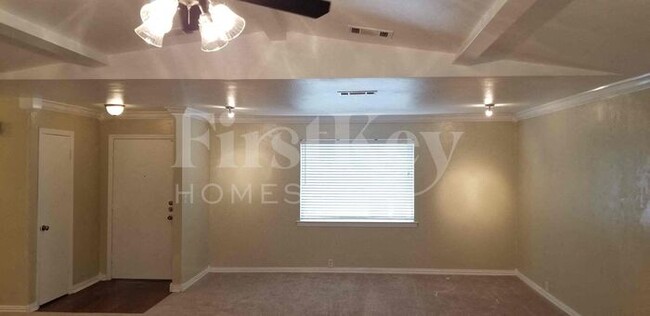 620 Queens Way in Bedford, TX - Building Photo - Building Photo