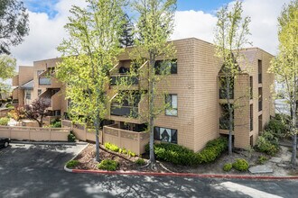 Le Boulevard Apartments in Walnut Creek, CA - Foto de edificio - Building Photo