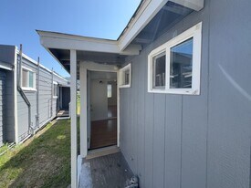 520-528 Wildwood Ave in Rio Dell, CA - Building Photo