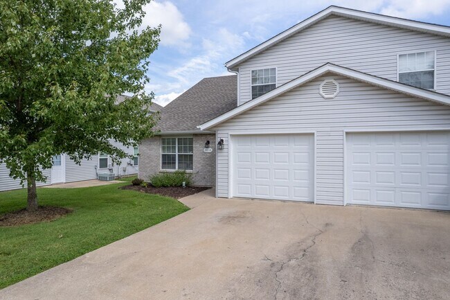 2612-2614-2614 Northampton Dr in Columbia, MO - Building Photo - Building Photo