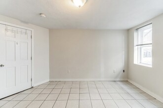 208 H St, Unit #1 in Boston, MA - Building Photo - Building Photo