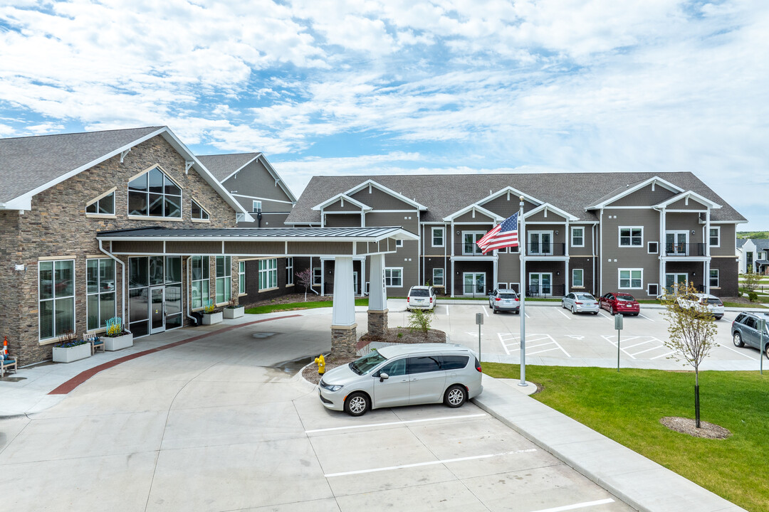 Edencrest at Timberline in Urbandale, IA - Building Photo