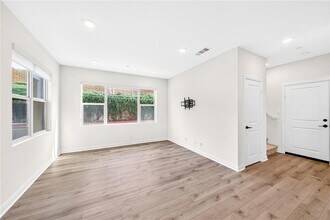 12112 Blue Sky Ct in Whittier, CA - Foto de edificio - Building Photo