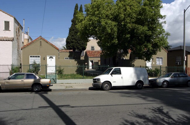 413-419 S Coronado St in Los Angeles, CA - Building Photo - Building Photo