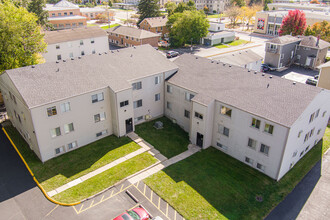 Lucinda Oaks Apartments in Dekalb, IL - Foto de edificio - Building Photo