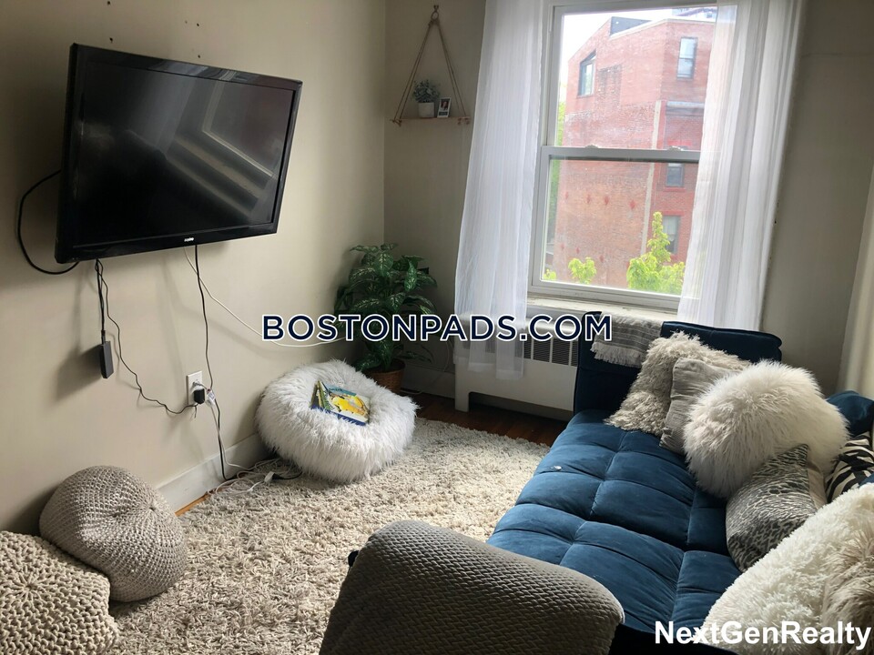 437 Hanover St, Unit 4 in Boston, MA - Building Photo