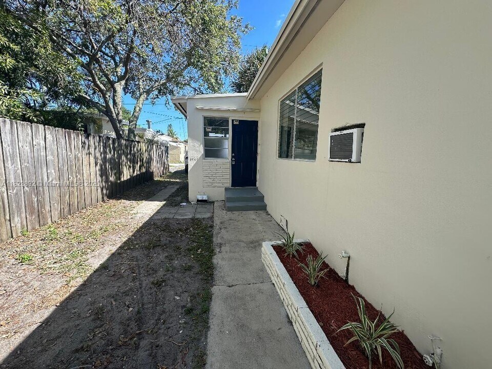 1948 Lincoln St in Hollywood, FL - Foto de edificio