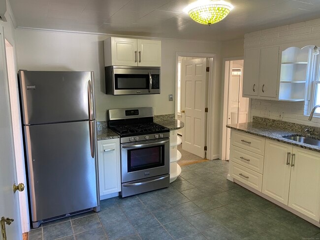 property at 81 Soundview Ave