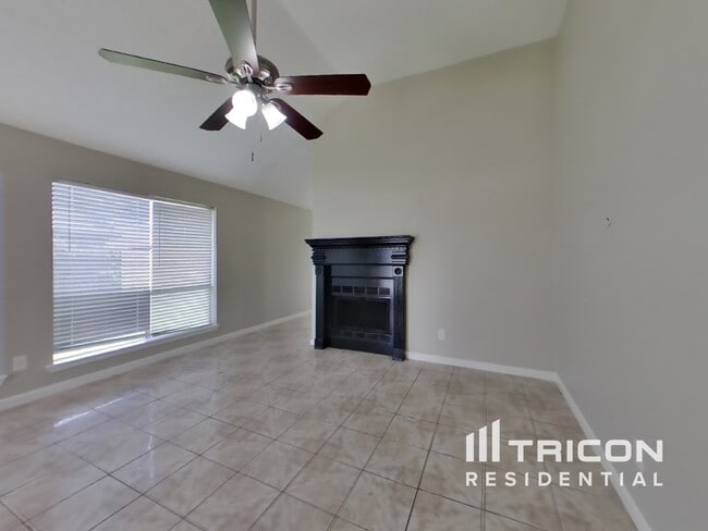 8711 Croteau Dr in Houston, TX - Foto de edificio - Building Photo