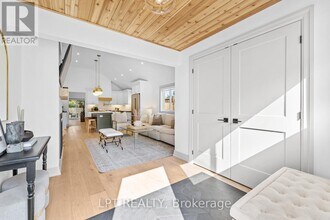 131 Maple Ave in Georgina, ON - Building Photo - Building Photo