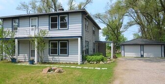 2396 S Long Lake Rd in Fenton, MI - Building Photo