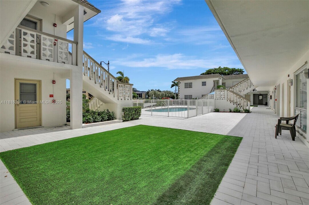 5420 Hollywood Blvd in Hollywood, FL - Building Photo