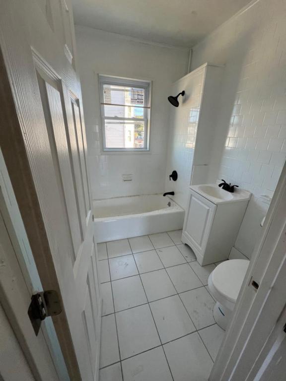 65 Charlton St in Southbridge, MA - Building Photo - Building Photo