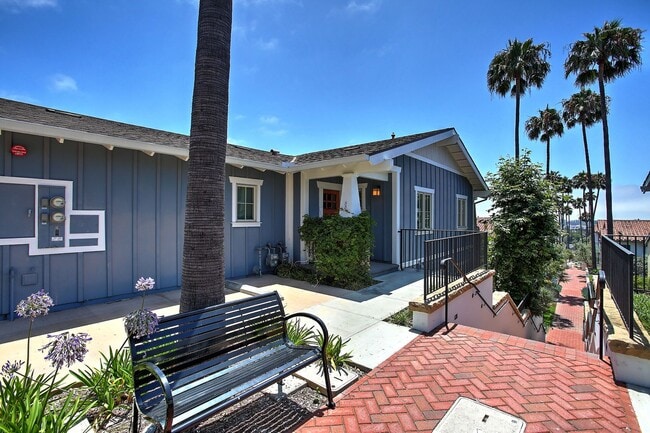 601 E Micheltorena St in Santa Barbara, CA - Building Photo - Building Photo