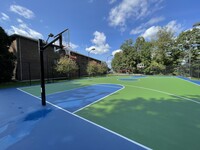 Eastern Trails Apartments and Storage in Milford, NH - Foto de edificio - Building Photo