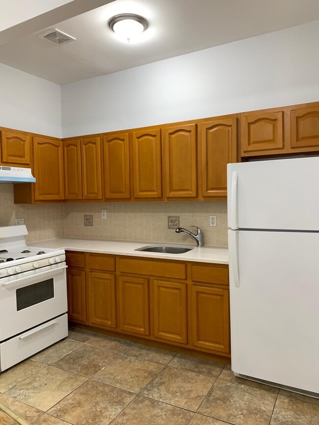 319 Dewitt Ave, Unit A