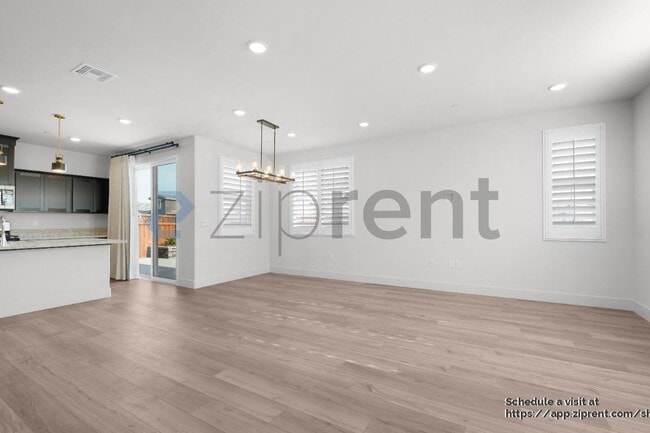 710 Barrett Lk Rd in West Sacramento, CA - Building Photo - Building Photo