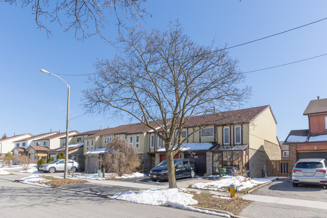 72 Blue Eagle Trl in Toronto, ON - Building Photo