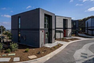 8236 High St in La Mesa, CA - Foto de edificio - Building Photo
