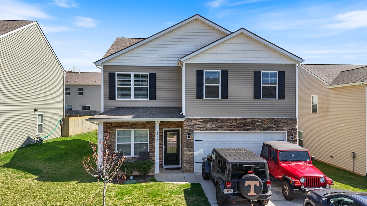 8642 Leeanna Brooke Ln in Knoxville, TN - Building Photo