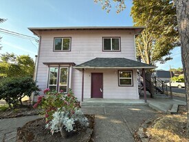 291 Clay St W in Monmouth, OR - Building Photo