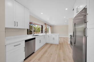 8424 SW 181st Terrace in Palmetto Bay, FL - Foto de edificio - Building Photo