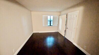 3017 Riverside Dr in Coral Springs, FL - Building Photo - Building Photo