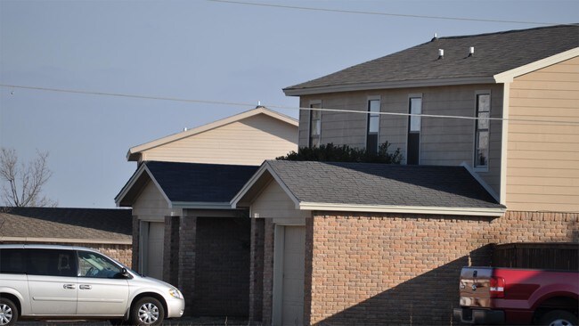 921 NW Summercrest Blvd-Unit -1 in Burleson, TX - Foto de edificio - Building Photo
