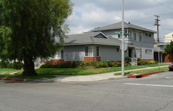 473 E Verdugo Ave in Burbank, CA - Building Photo - Building Photo