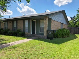 3505 Curtis St in Bryan, TX - Building Photo