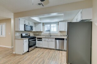 6711 W Charleston Blvd in Las Vegas, NV - Building Photo