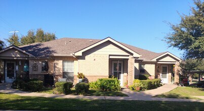 Oak Timbers White Settlement in White Settlement, TX - Building Photo - Building Photo