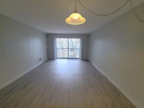 100 Ocean View Dr, Unit 1 in Boston, MA - Building Photo - Building Photo