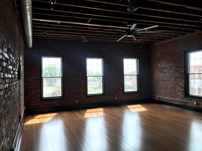 426 Main St in Marseilles, IL - Foto de edificio - Building Photo