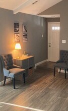 7219 Shady Arbor Ln in Houston, TX - Foto de edificio - Building Photo