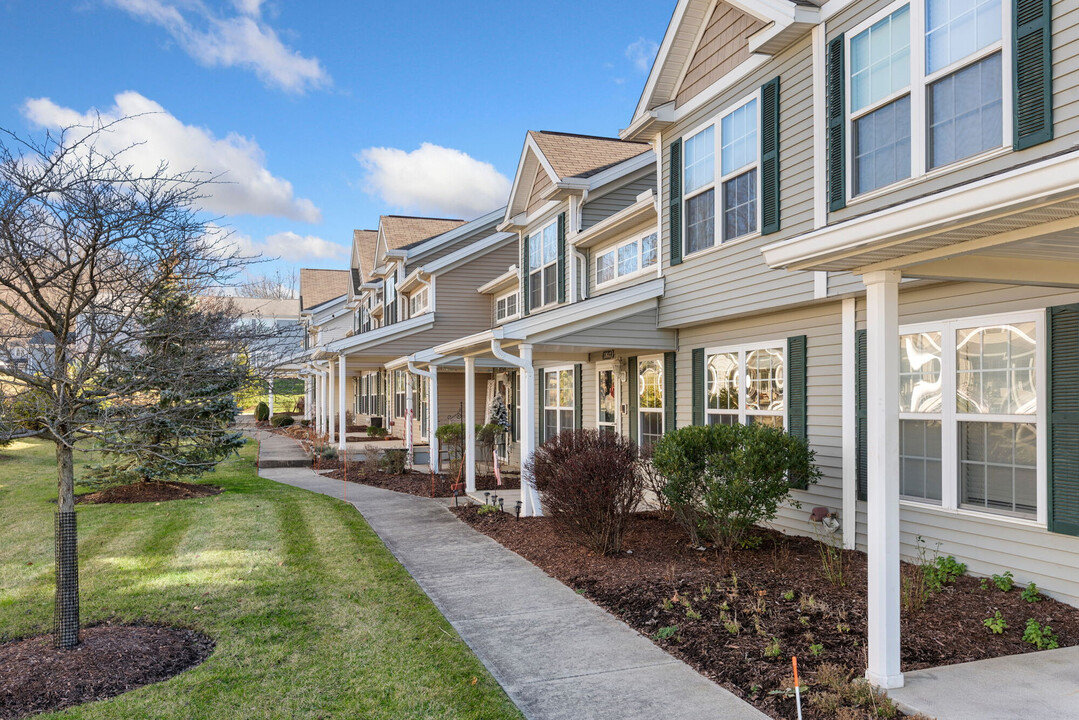 Alcott Woodcroft Glen in North Royalton, OH - Building Photo