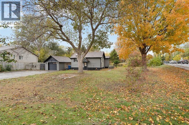 1595 Sprucewood Ave in Lasalle, ON - Building Photo - Building Photo