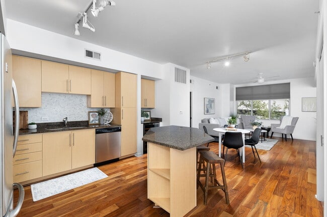 54 Rainey St, Unit 409 in Austin, TX - Building Photo - Building Photo