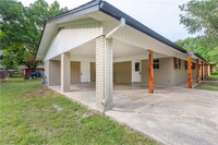 915 Merritt Dr in Lockhart, TX - Building Photo - Building Photo