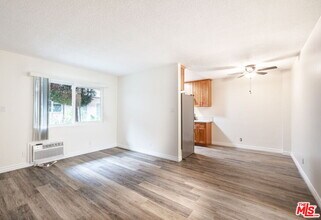 13343 Victory Blvd in Los Angeles, CA - Building Photo - Building Photo