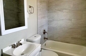 5427 Willow Glen Dr in Houston, TX - Building Photo - Building Photo