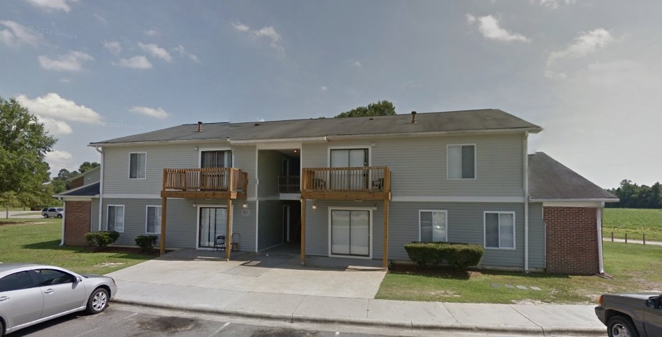 Carriage House Apartments in Enfield, NC - Building Photo