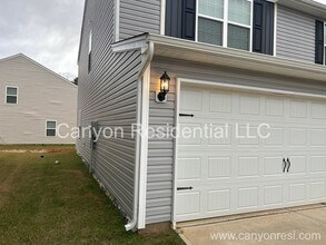 2103 Briar Run Dr in Greensboro, NC - Foto de edificio - Building Photo