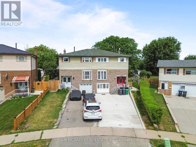7691 Wildfern Dr in Mississauga, ON - Building Photo - Building Photo