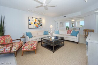 7225 Pelican Bay Blvd in Naples, FL - Building Photo - Building Photo
